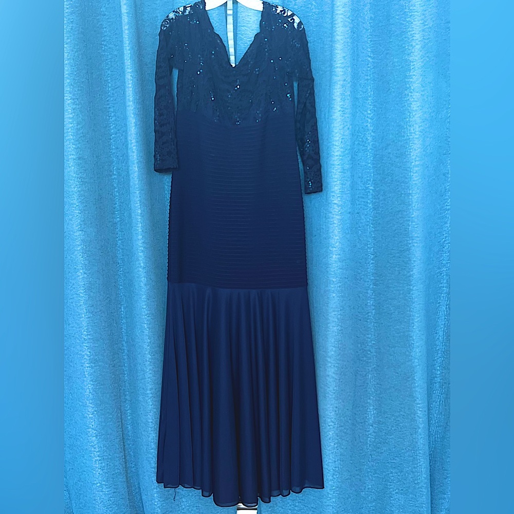 Women’s gala dress .Worn once at NAVY ball